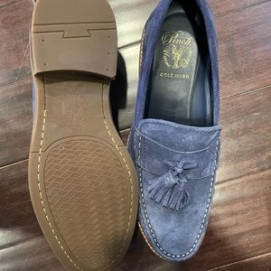 New never worn come Hana suede navy blue loafers